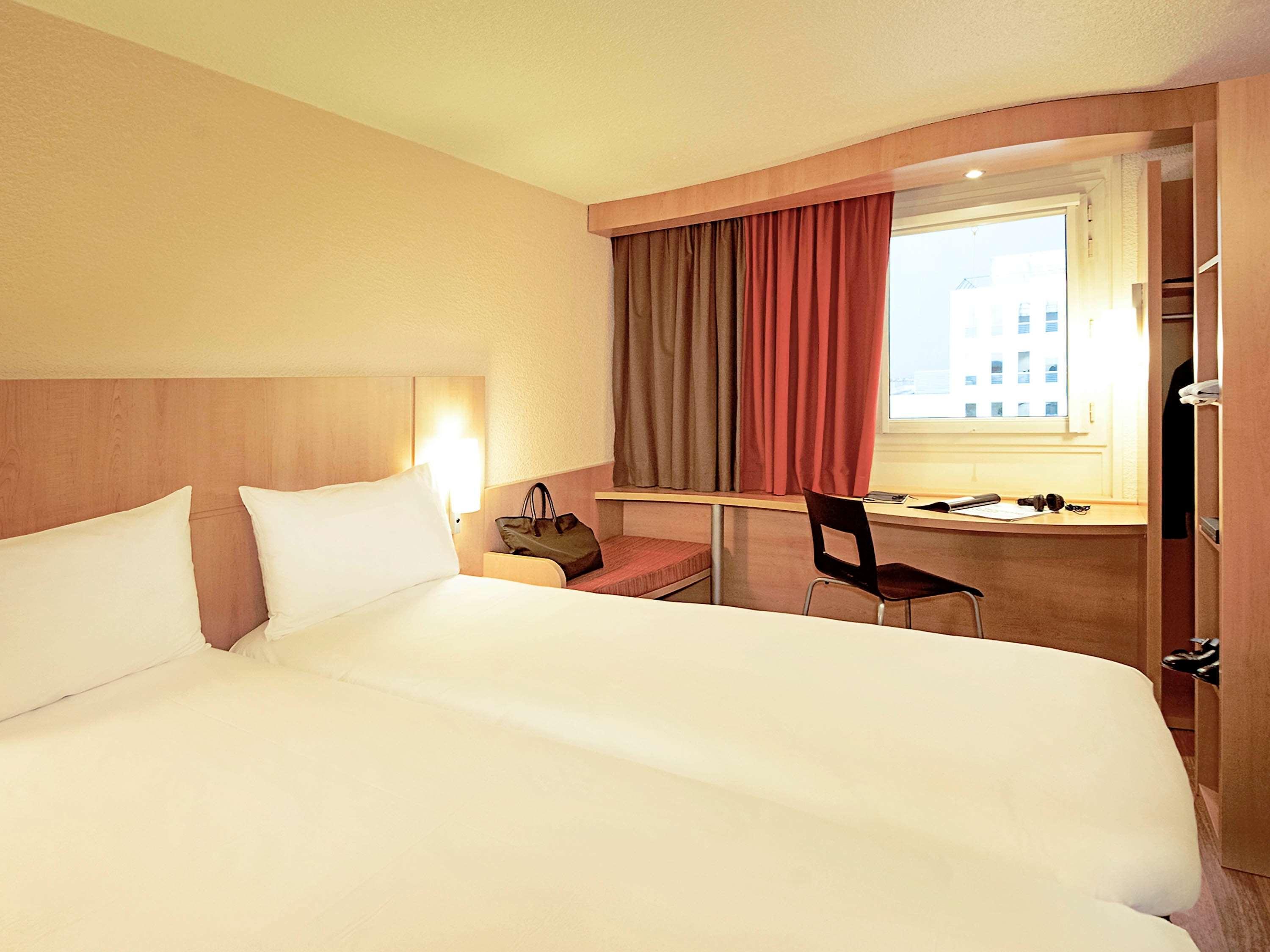 Отель Ibis Bristol Temple Meads Экстерьер фото