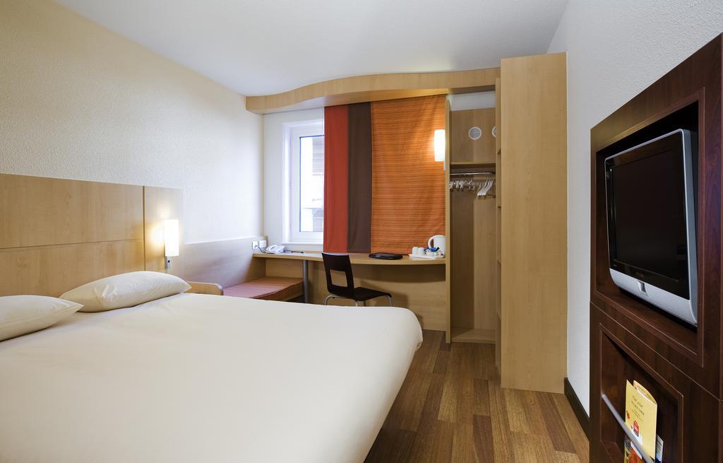 Отель Ibis Bristol Temple Meads Экстерьер фото